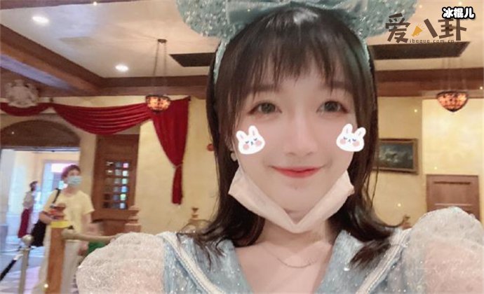 李浩菲出道7年经历起底,家庭背景被扒是白富美?