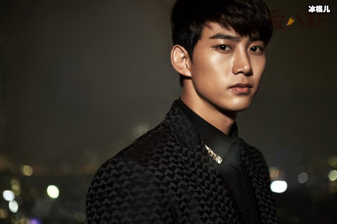 2PM成员玉泽演承认恋情,女友是照片曝光是圈外素人!