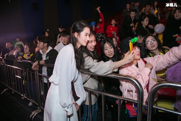 肖战居然插足王玉雯胡波恋情,肖战躺枪还是却有其事?