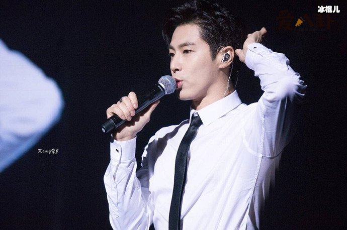 郑允浩公然叫板SM社长李秀满,结果被殴打是真是假?