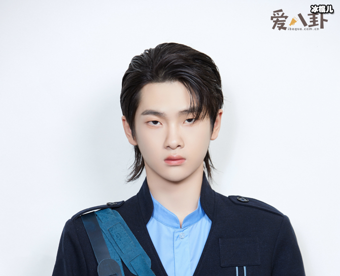 周震南家庭背景遭扒,富二代身份是真的?