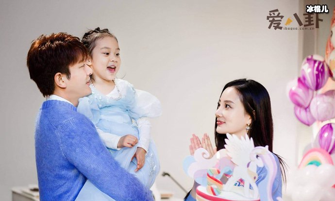 贾乃亮李小璐同框出现某小区,复婚一事被坐实?