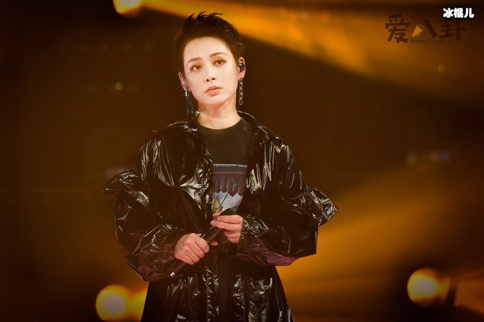 宁静送节目礼物,包装袋让人爆笑!