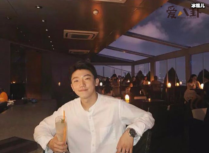 陆柯燃签约的老板很穷？网友：比我还穷不可能吧！