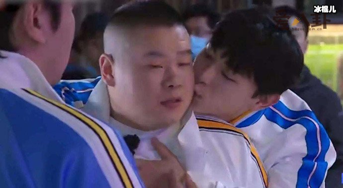 邓伦性取向有问题?节目现场连亲岳云鹏两次