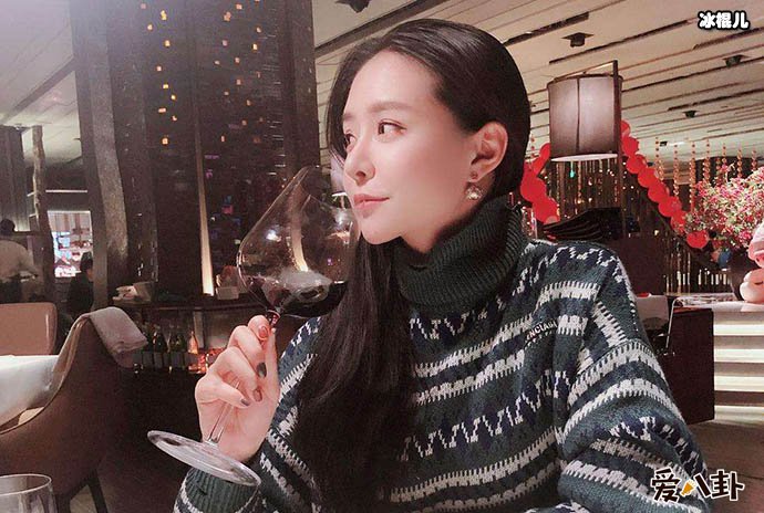 喻佳丽居然结婚了，丈夫资料起底居然还比她小几岁！