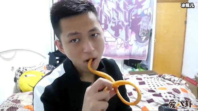 网红敬汉卿直播吃孔雀肉,走红之后打起国家保护动物主意!