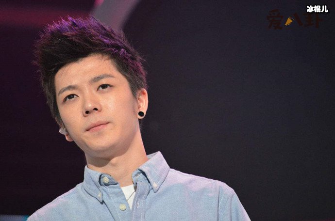 快男王栎鑫出道经历起底,为何被网友称为经纪人?