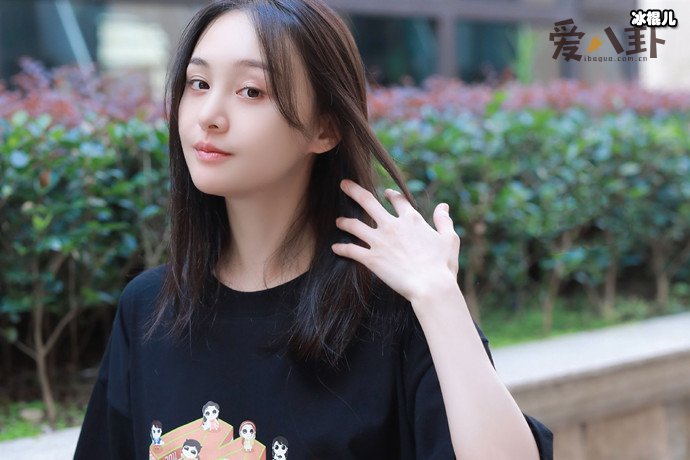 郑爽微博发文感叹世态炎凉，“只怕人情两面刀”是什么意思？