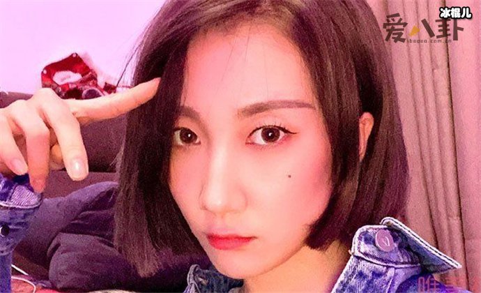 乃万不敢用本名,本名曝光居然那么男性化