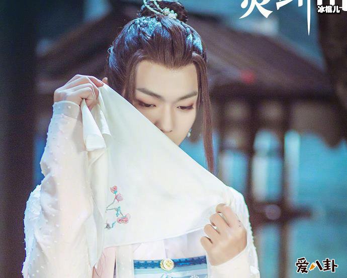 娱乐圈男星男扮女装盘点，没想到许凯才是最妖艳的！