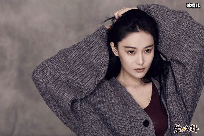 张馨予又做来什么遭全网黑,高铁拖鞋为何遭批评?