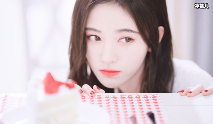 鞠婧祎私下生活竟是这样？到底是精致还是假？