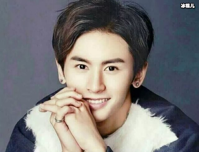 张哲瀚涉嫌辱国,本人遭网友质疑过往黑历史遭扒!