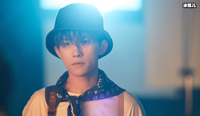 弟弟易烊千玺居然还会做火锅,看搭配的菜系就知道没少吃!