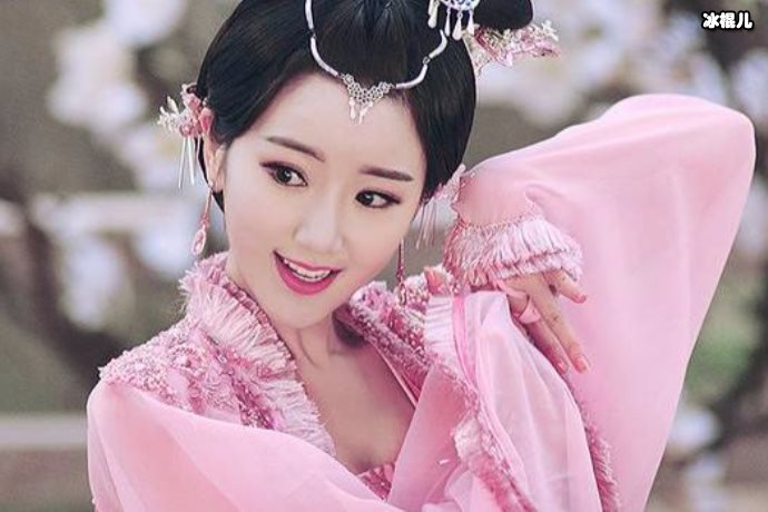 毛晓彤感情颇为曲折但是事业迎来发展,靠《三十而已》走红后再拍爆