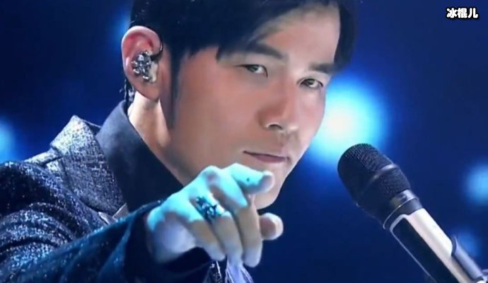 周杰伦为岳父庆生还不忘喝奶茶,遭网友调侃又胖了!