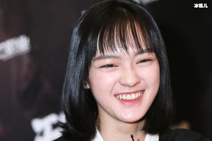 文淇近照流出，满满的文艺青年气息