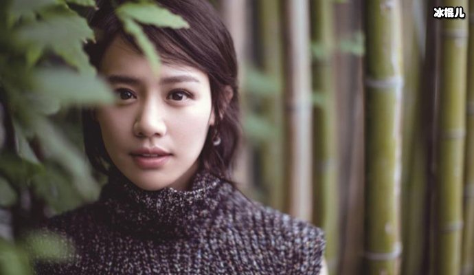 马思纯生日同母亲过，两人亲昵的像亲姐妹