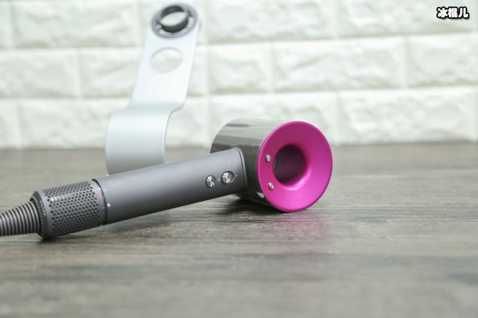 戴森吹风机解决你的燃眉之急,从此头发变得顺滑