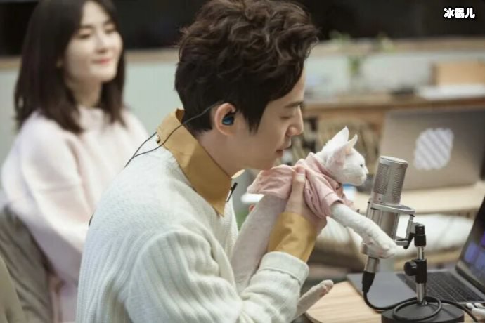 《朋友请听好》何炅朋友圈被曝光,发的全都是正能量