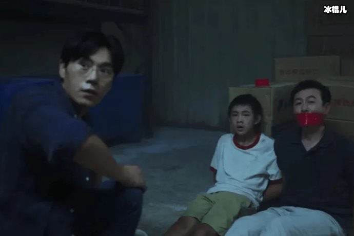 《隐秘的角落》秦昊不惧形象挑战“谢顶”,网友:爆款稳了!