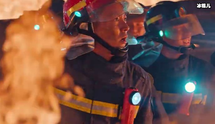 《烈火英雄》杜江最帅消防兵,制服诱惑让人尖叫!