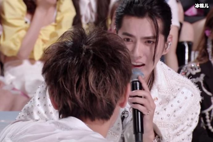 《创造营》名场面当黄子韬遇上吴亦凡,两人的互动画面不要太美!