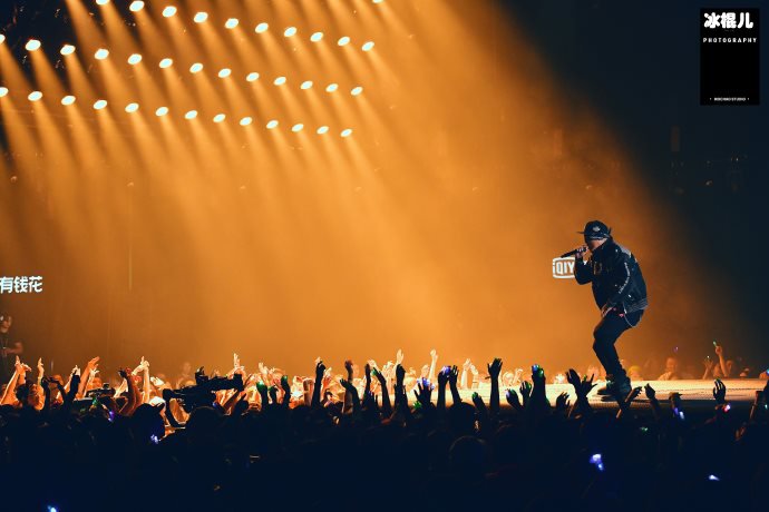 陈冰成名于《中国好声音》,如今在《如果岁月可回头》中也有精彩亮