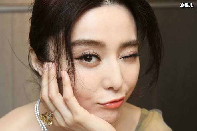 范冰冰晒九张自拍图,甜蜜宠粉粉丝开心又激动!