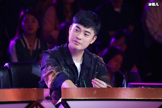 陈赫人气高受观众喜爱,如今一家四口幸福美满!