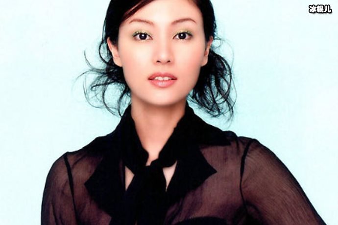 曾经的她红极一时,放弃一切嫁入豪门!