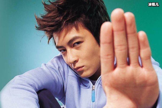 陈冠希女儿Alaia挡住眼睛也看得出好基因,笑容俏皮可爱