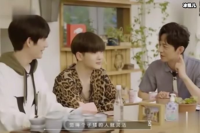 《朋友请听好》持续热播,吴昕变身小厨娘!