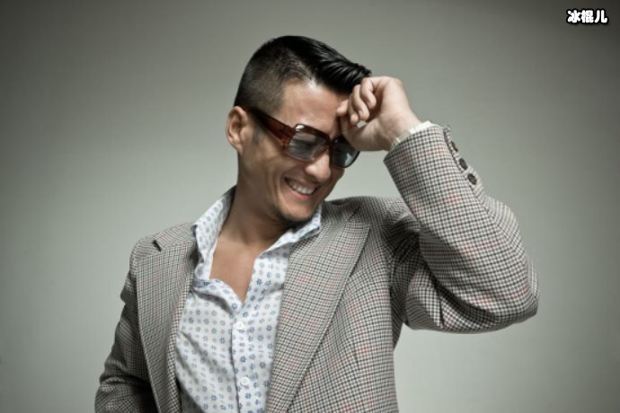 “父子”11年后再聚首，孙兴吴磊深情拥抱！