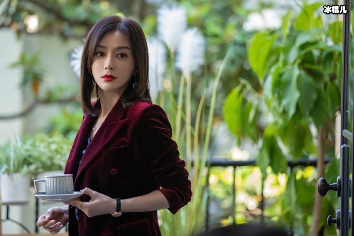 《怪你过分美丽》秦岚再挑战新职业,全新造型搭配高能剧情引热议!