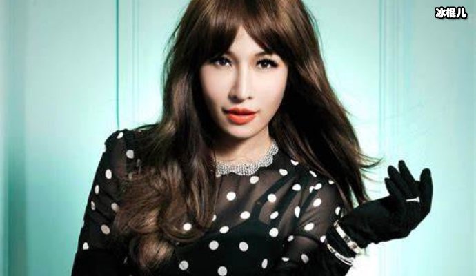 曾因离婚想跳海,被陌生人无意救下如今50岁买红妹依旧魅力不减!