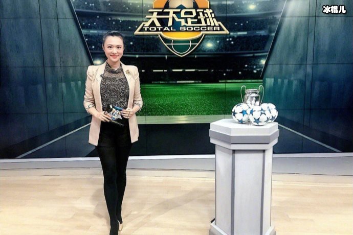 《天下足球》的马凡舒，18岁就与众不同泳裤掉落不影响继续走秀！