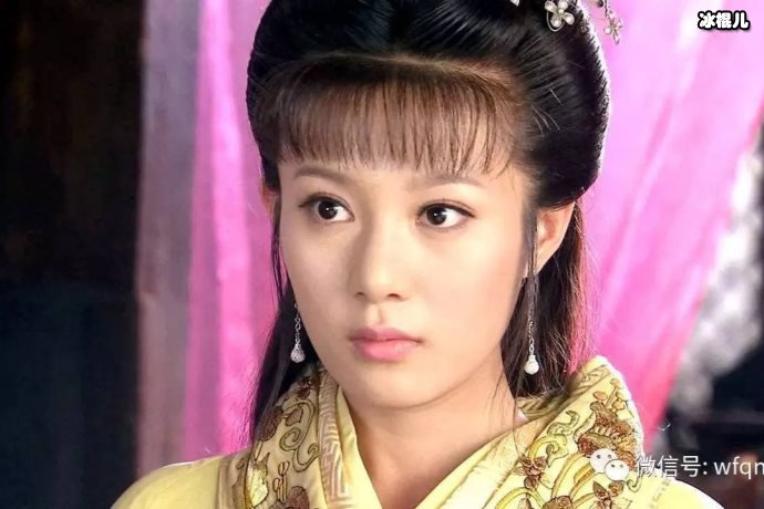 别说这个经纪人长得挺漂亮的,比女主好看!