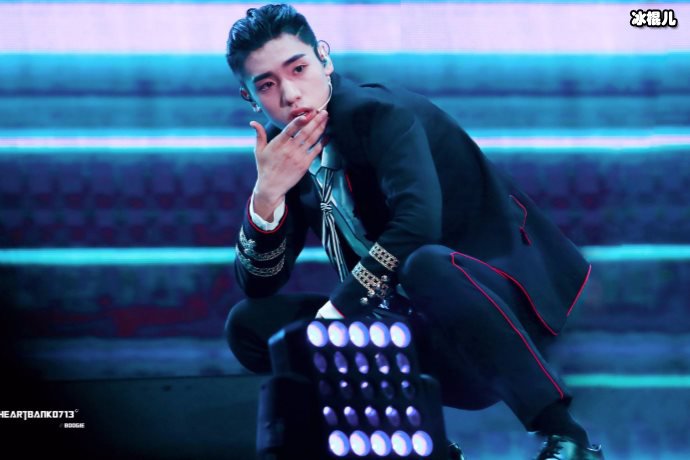 LV上海大秀记者朋友在线卖萌,王子异为什么要拜我哦?