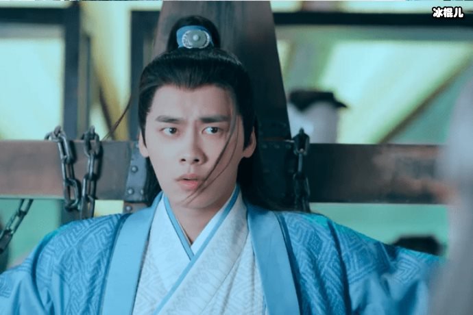 疯产姐妹送李易峰巨大号馒头,网红和明星互动有多搞笑!