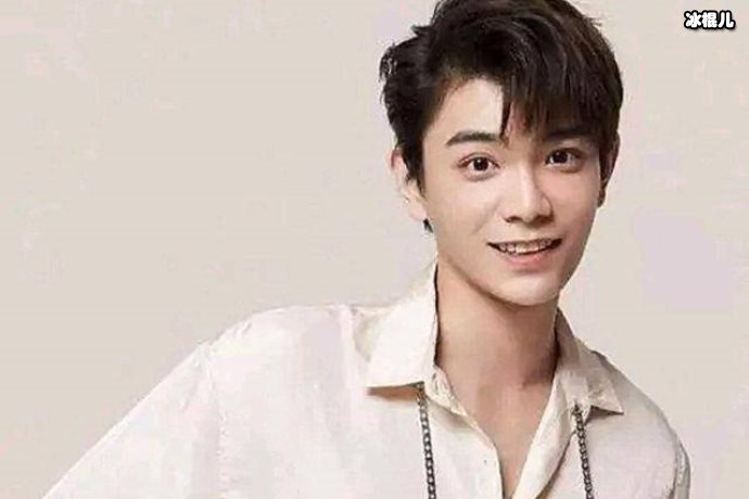 丁禹兮因一部剧爆红被骂,在直播时还差点流泪直言心里有韩硕