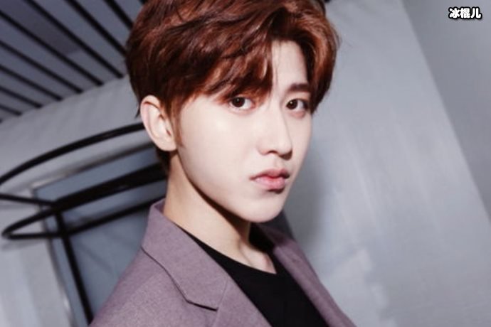 蔡徐坤颜值遭质疑节目中下巴很奇怪,粉丝纷纷出来为他证明