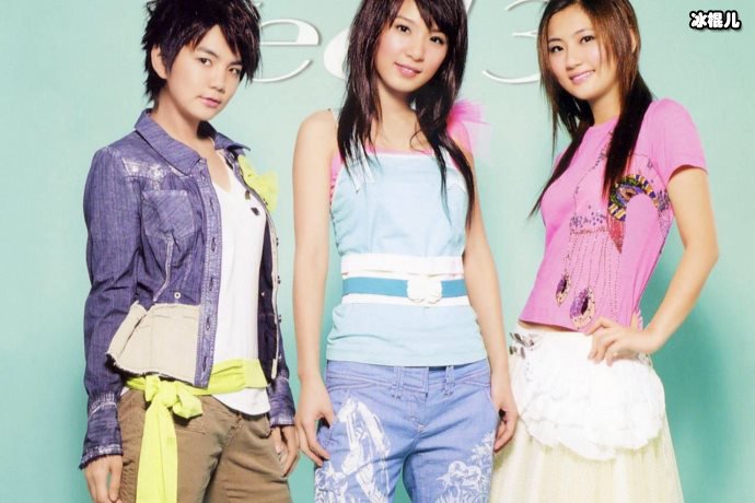 SHE三人合体,不在舞台在山巅选择登山为田馥甄庆生