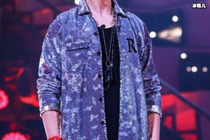 陈伟霆义演献唱把爱猫唱睡,粉丝:小铁被迫营业也是辛苦了