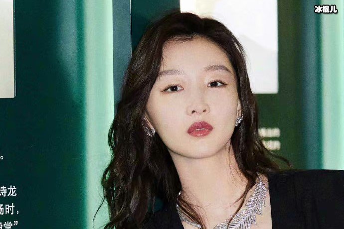 曾经一个抹茶冰淇淋都买不起的女人,却登顶女演员直拍顶流