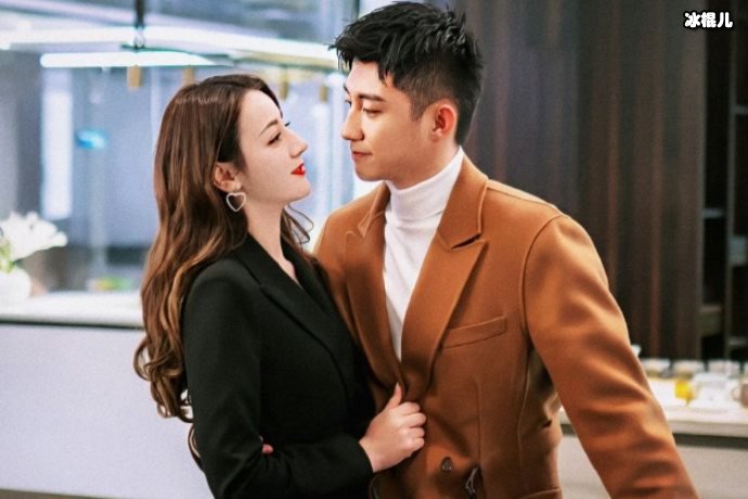 迪丽热巴节目突然被求婚，主持人反应各不相同为什么只夸汪涵？