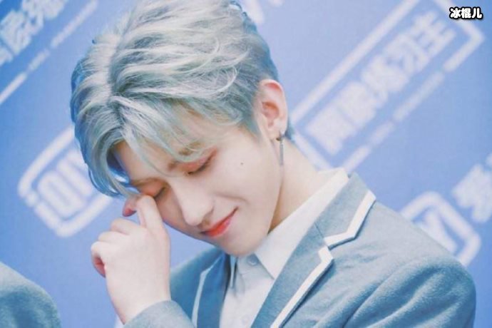 蔡徐坤中秋海报公开,小兔子成两点原本霸气风格改变