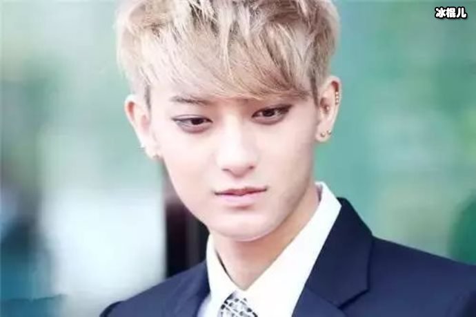 粉丝撞脸黄子韬他暖心安慰不要自卑,引得全场大笑!