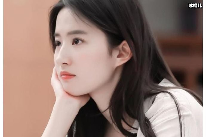 分手后2年没有互动,宋承宪深夜迷之点赞刘亦菲自拍引网友猜疑